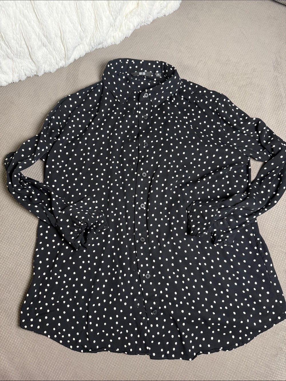 Uniqlo Black and White Polka Dot Button-Down Shirt